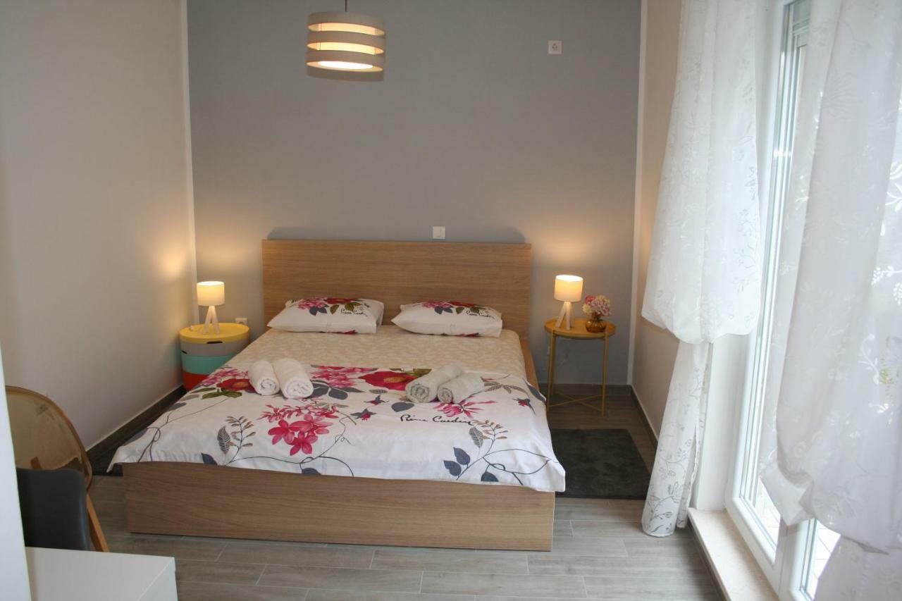Room With Garden Split Exterior photo