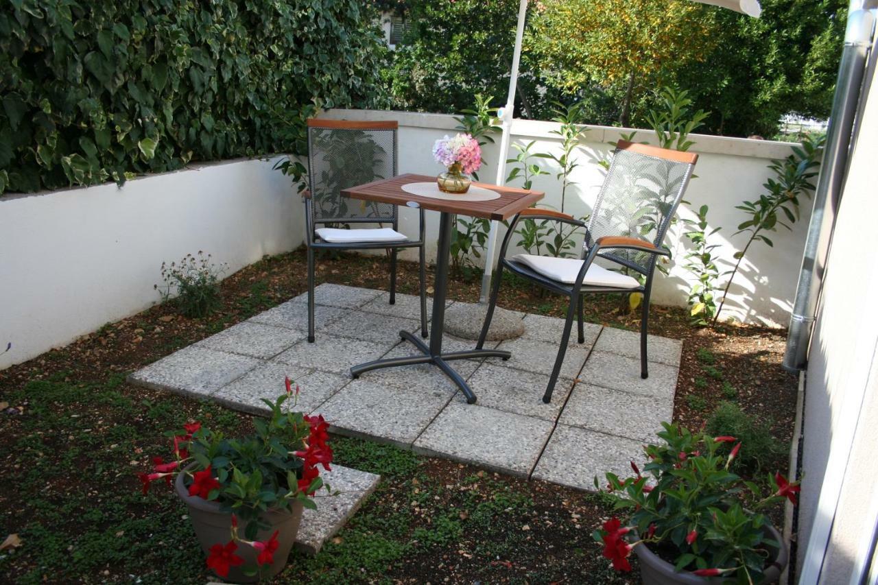 Room With Garden Split Exterior photo