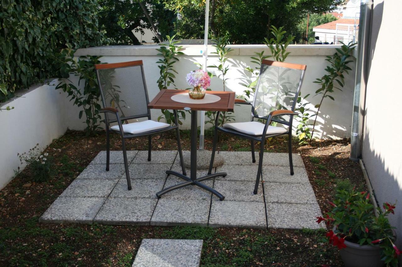 Room With Garden Split Exterior photo